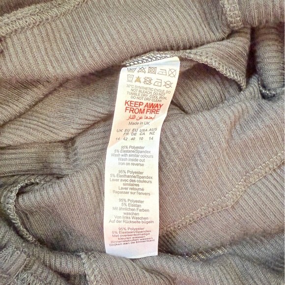 PrettyLittleThing Black Ribbed Strappy Square Neck Flared Jumpsuit - Picture 9 of 9